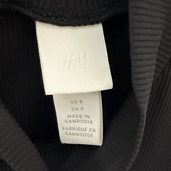 H&M Ribbed Black Top - Picture 2 of 3